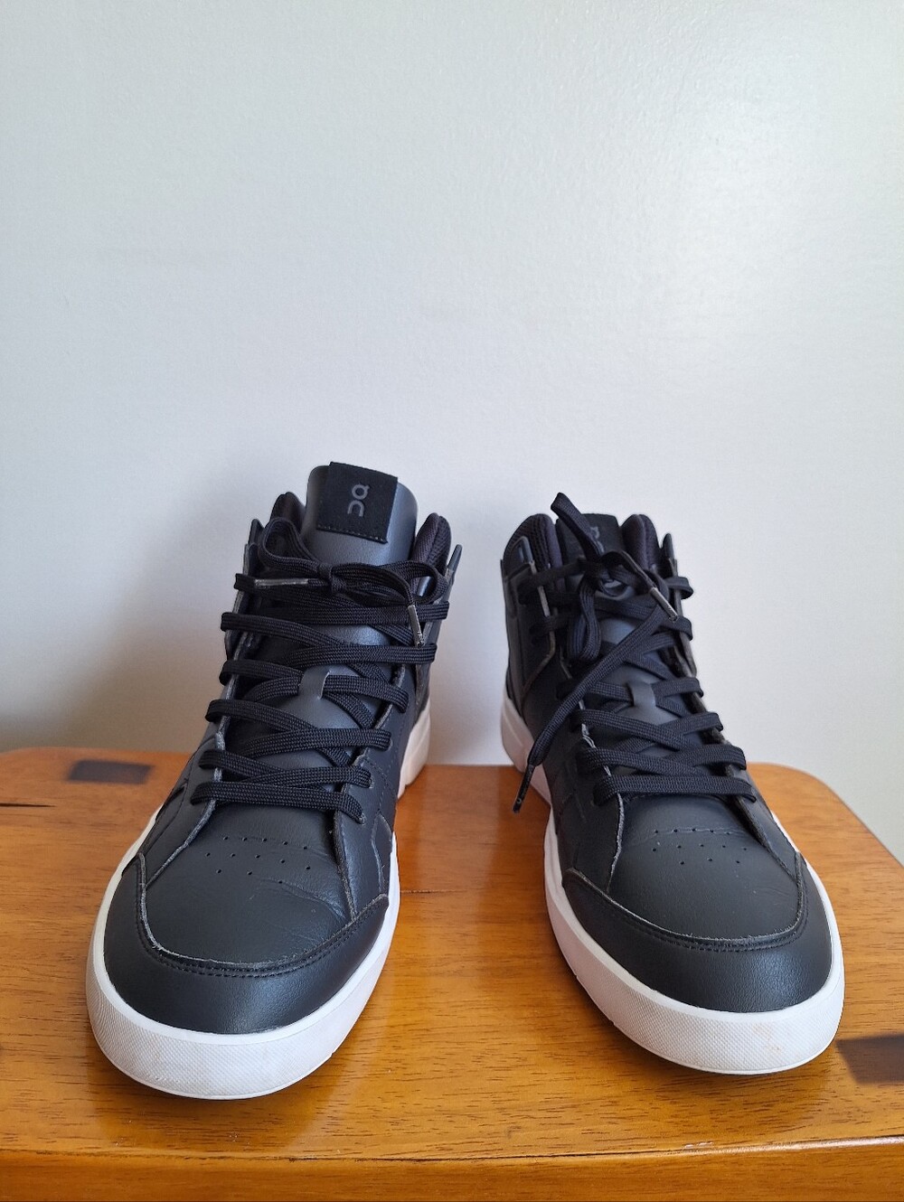 On The Roger Clubhouse Mid Women's Black And White Size 9.5 - Picture 3 of 14